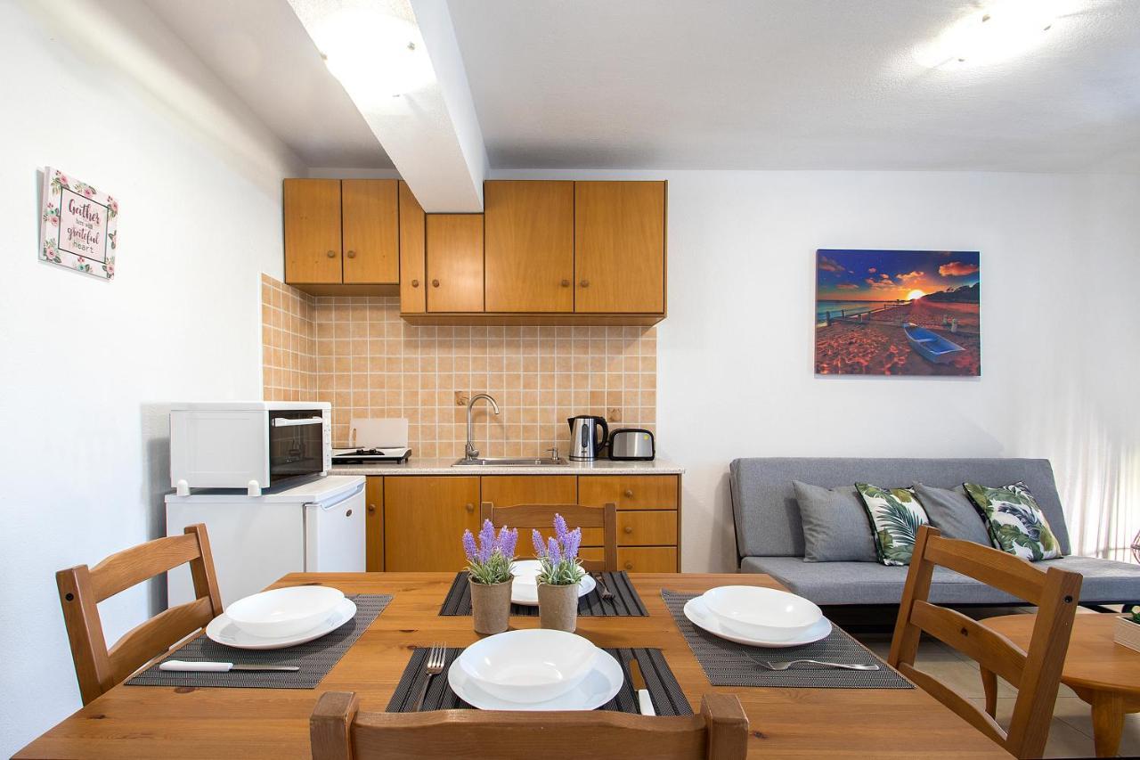 D & E Apartments Skiathos Exterior photo